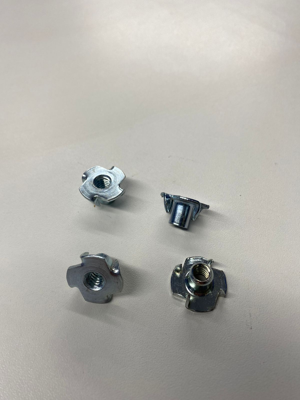 Porcas Garra 1/4 e M10